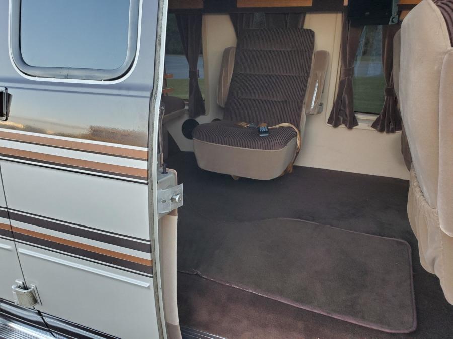 Интерьер Chevrolet G20 Conversion Van  (CG21305) 1988 года  (фото 210 из 257)